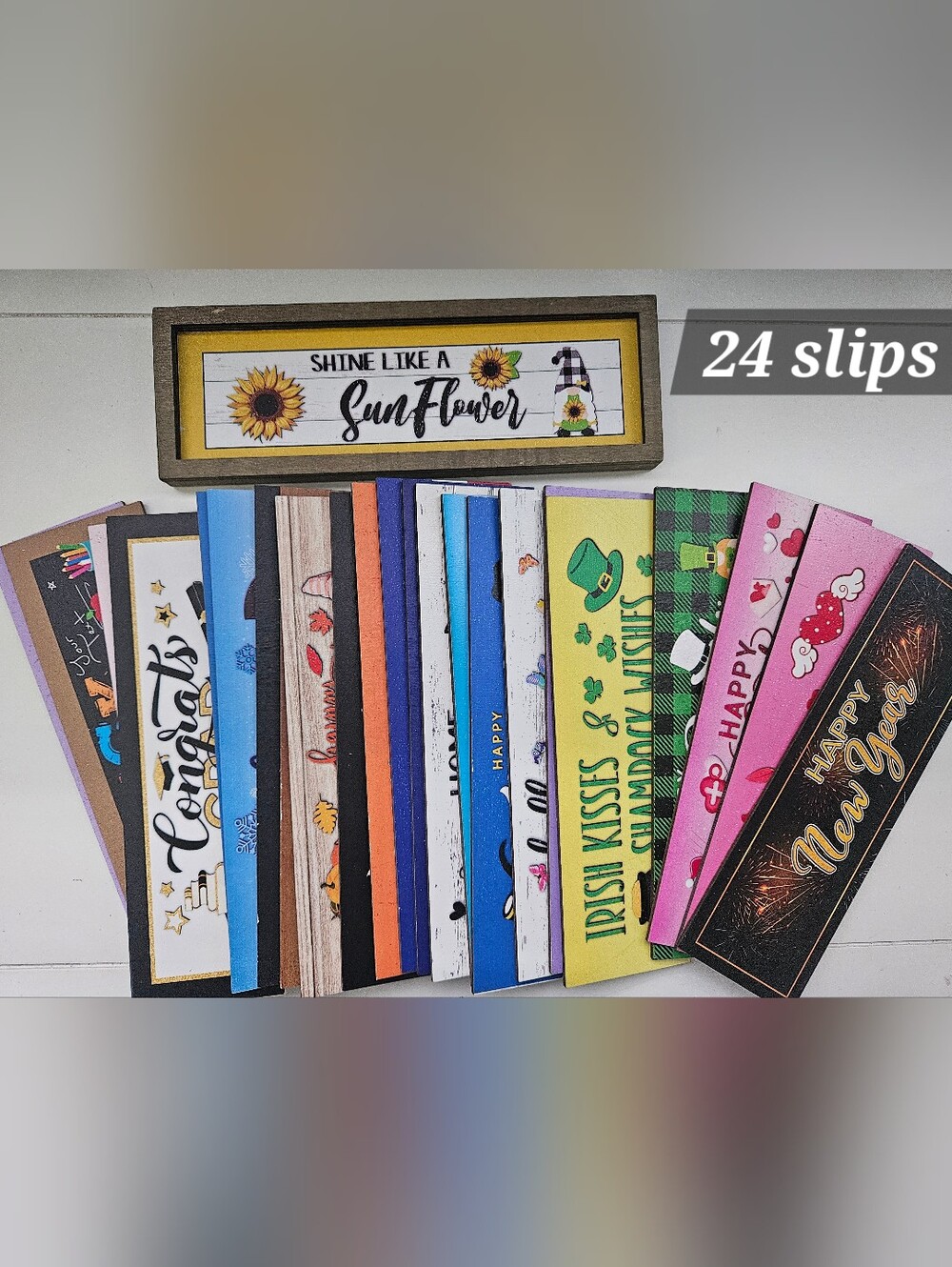 Changeable Holiday Wood Sign With 24 Slides